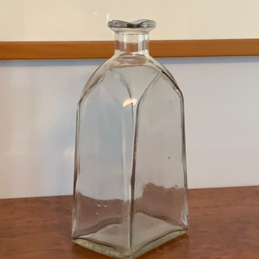 Vintage Art Deco Decanter - no stopper